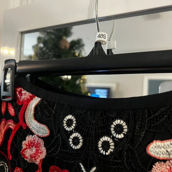 489 Kobi Halperin Floral Lace Mini Skirt Size 0 Color Black Red - Picture 3 of 5